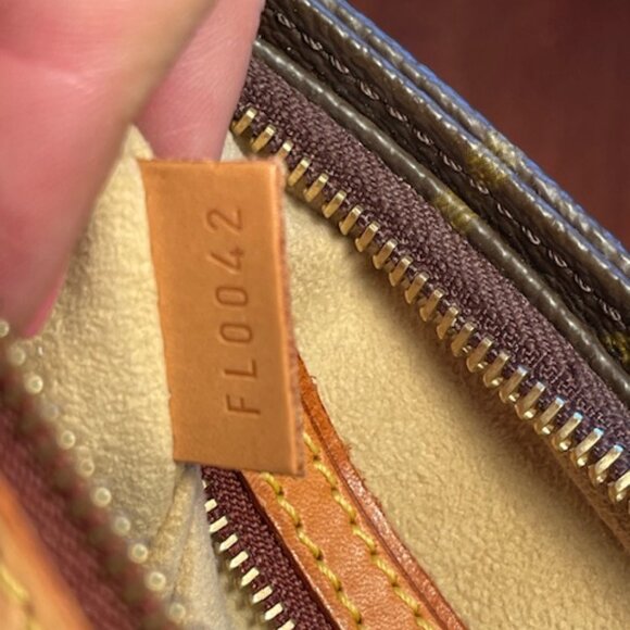 Louis Vuitton Looping Bag - Picture 11 of 11